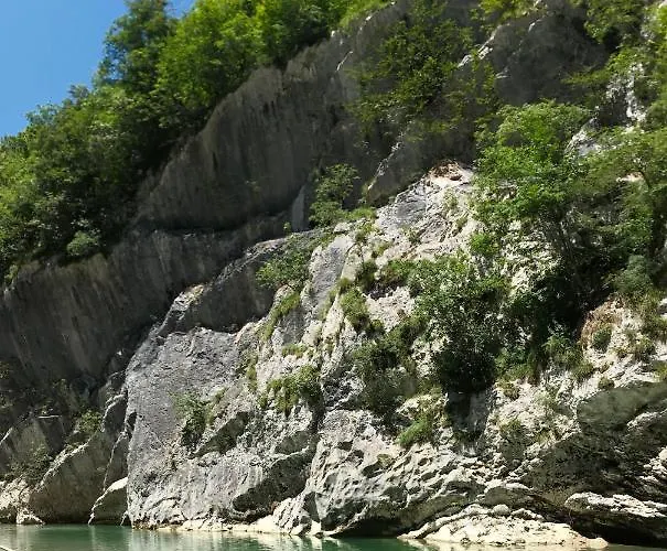 Apartma Kresnicka דירה *