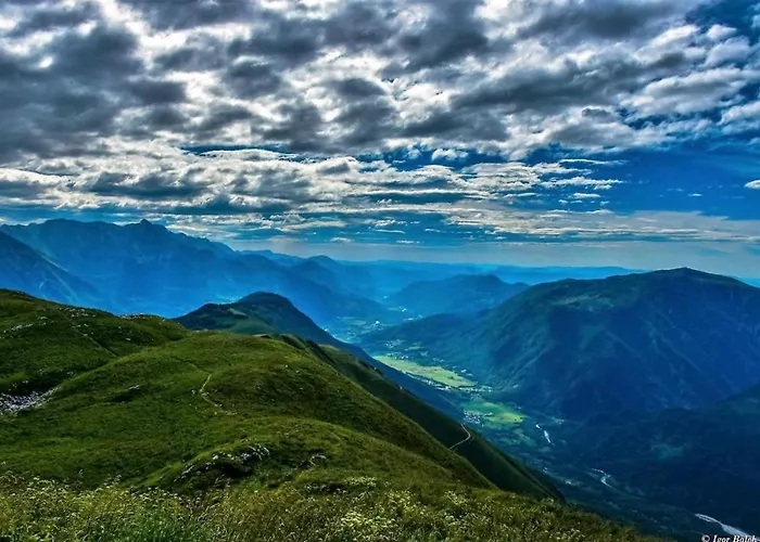 Apartma Kresnicka דירה *